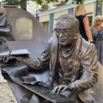 25.06.2022. Kielce. Ławeczka Bronisława Opałki / Fot. Jarosław Kubalski – Radio Kielce