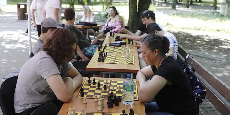 30.06.2022. Kielce. Park Miejski. Wakacyjna Szkoła Szachowa Radia Kielce / Fot. Jarosław Kubalski - Radio Kielce