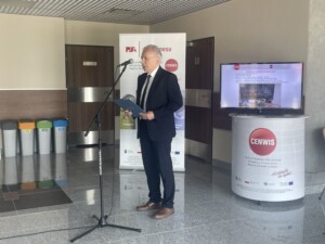 30.06.2022. Kielce. Podsumowanie projektu laboratoriów badawczych w Centrum Naukowo-Wdrożeniowym Inteligentnych Specjalizacji Regionu Świętokrzyskiego. Na zdjęciu: profesor Zbigniew Koruba - rektor Politechniki Świętokrzyskiej / Fot. Monika Miller - Radio Kielce