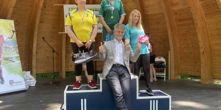 23.06.2022. Zgórsko. 28. Wojewódzka Olimpiada Lekkoatletyczna dla Osób Niepełnosprawnych. Na zdjęciu: senator Krzysztof Słoń / Fot. Iwona Murawska - Radio Kielce