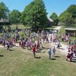 „Jawor – u źródeł kultury” 2022. Korowód festiwalowy w skansenie w Tokarni / Fot. Jarosław Kubalski - Radio Kielce