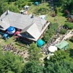 „Jawor – u źródeł kultury” 2022. Korowód festiwalowy w skansenie w Tokarni / Fot. Jarosław Kubalski - Radio Kielce