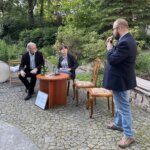 18.06.2022. Kielce. Dworek Laszczyków. Kino Letnie. Na zdjęciu (od lewej): prof. Marek Hendrykowski, prof. Małgorzata Hendrykowska i prof. Piotr Kletowski / Fot. Kamil Król - Radio Kielce