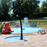 Basen w Stopnicy oblegany przez miłośników kąpieli - Radio Kielce 25.06.2022. Stopnica. Otwarcie basenu / Fot. Marta Gajda-Kruk - Radio Kielce