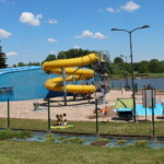 Basen w Stopnicy oblegany przez miłośników kąpieli - Radio Kielce 25.06.2022. Stopnica. Otwarcie basenu / Fot. Marta Gajda-Kruk - Radio Kielce