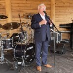 19.06.2022. Kierz Niedźwiedzi. Oddanie do użytku sceny przy Szkole Podstawowej im. Rotmistrza Witolda Pileckiego. Na zdjęciu: Krzysztof Lipiec - prezes świętokrzyskich struktur PiS / Fot. Anna Głąb - Radio Kielce