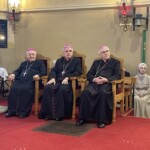 25.06.2022. Sulisławice. Wręczenie nagród diecezji sandomierskiej Arbor Bona. Na zdjęciu (od lewej): biskup senior diecezji sandomierskiej Edward Frankowski , biskup sandomierski Krzysztof Nitkiewicz, biskup Kazimierz Gurda z Siedlec / Fot. Grażyna Szlęzak - Radio Kielce