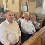 25.06.2022. Sulisławice. Wręczenie nagród diecezji sandomierskiej Arbor Bona. Na zdjęciu (od lewej): poseł Marek Kwitek, Krzysztof Szatan - przewodniczący klubu PiS w Radzie Miasta Sandomierza z żoną Alicją Szatan / Fot. Grażyna Szlęzak - Radio Kielce