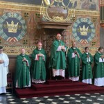 26.06.2022. Sandomierz. Uroczystości kończące IV Kongres Eucharystyczny Diecezji Sandomierskiej. Na zdjęciu (drugi od lewej): biskup Edward Frankowski, biskup Krzysztof Nitkiewicz, kardynał Gerhard Muller, biskup Jan Ozga