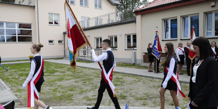 21.06.2022. Ruda Strawczyńska. Nadanie szkole imienia Komisji Edukacji Narodowej / Fot. Wiktor Taszłow - Radio Kielce