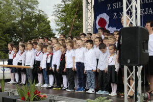 21.06.2022. Ruda Strawczyńska. Nadanie szkole imienia Komisji Edukacji Narodowej / Fot. Wiktor Taszłow - Radio Kielce