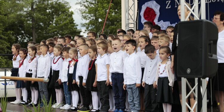 21.06.2022. Ruda Strawczyńska. Nadanie szkole imienia Komisji Edukacji Narodowej / Fot. Wiktor Taszłow - Radio Kielce