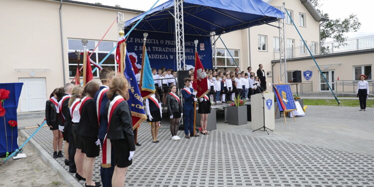 21.06.2022. Ruda Strawczyńska. Nadanie szkole imienia Komisji Edukacji Narodowej / Fot. Wiktor Taszłow - Radio Kielce