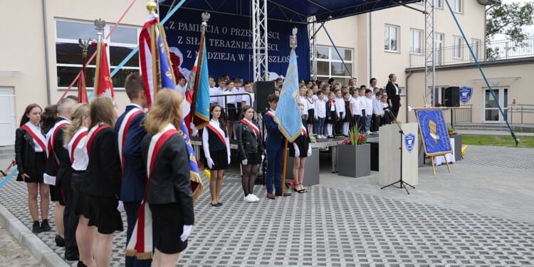 21.06.2022. Ruda Strawczyńska. Nadanie szkole imienia Komisji Edukacji Narodowej / Fot. Wiktor Taszłow - Radio Kielce