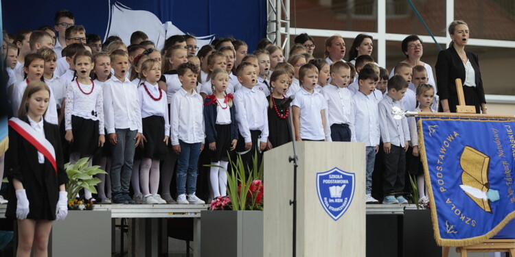 21.06.2022. Ruda Strawczyńska. Nadanie szkole imienia Komisji Edukacji Narodowej / Fot. Wiktor Taszłow - Radio Kielce