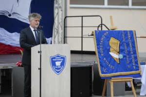 21.06.2022. Ruda Strawczyńska. Nadanie szkole imienia Komisji Edukacji Narodowej. Na zdjęciu: senator Krzysztof Słoń / Fot. Wiktor Taszłow - Radio Kielce