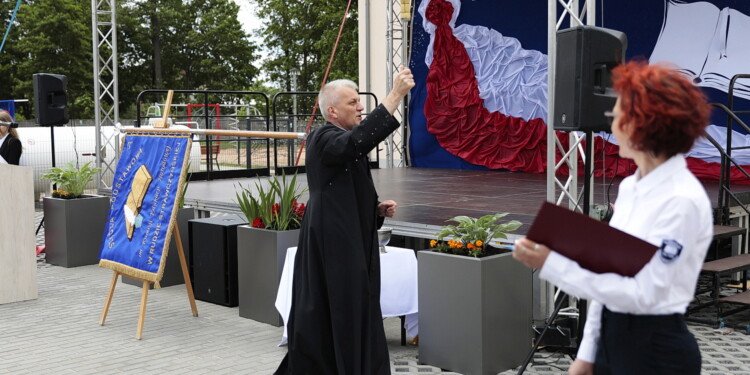 21.06.2022. Ruda Strawczyńska. Nadanie szkole imienia Komisji Edukacji Narodowej / Fot. Wiktor Taszłow - Radio Kielce