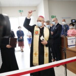21.06.2022. Kielce. Otwarcie nowego pawilonu szpitalnego w Świętokrzyskim Centrum Psychiatrii. Na zdjęciu: Jan Piotrowski - biskup kielecki / Fot. Wiktor Taszłow - Radio Kielce