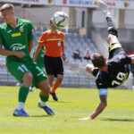 22.06.2022. Kielce. Mecz sparingowy: Korona Kielce - Radomiak Radom. Na zdjęciu (z prawej): Jacek Kiełb / Fot Wiktor Taszłow / Radio Kielce