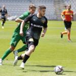 22.06.2022. Kielce. Mecz sparingowy: Korona Kielce - Radomiak Radom. Na zdjęciu (z prawej): Jakub Łukowski / Fot Wiktor Taszłow / Radio Kielce