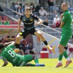 22.06.2022. Kielce. Mecz sparingowy: Korona Kielce - Radomiak Radom. Na zdjęciu (w środku): Dalibor Takać / Fot Wiktor Taszłow / Radio Kielce