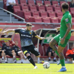 22.06.2022. Kielce. Mecz sparingowy: Korona Kielce - Radomiak Radom. Na zdjęciu (z lewej): Luka Zarandia / Fot Wiktor Taszłow / Radio Kielce