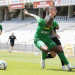 22.06.2022. Kielce. Mecz sparingowy: Korona Kielce - Radomiak Radom. Na zdjęciu (z prawej): Jacek Kiełb / Fot Wiktor Taszłow / Radio Kielce