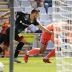 22.06.2022. Kielce. Mecz sparingowy: Korona Kielce - Radomiak Radom. Na zdjęciu (z lewej): Bartosz Śpiączka / Fot Wiktor Taszłow / Radio Kielce