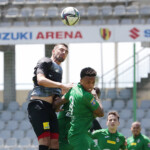 22.06.2022. Kielce. Mecz sparingowy: Korona Kielce - Radomiak Radom. Na zdjęciu (z lewej): Bartosz Śpiączka / Fot Wiktor Taszłow / Radio Kielce