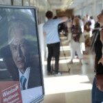 22.06.2022. Kielce. Wernisaż wystawy „Wiesław Myśliwski jubileuszowo" i spotkanie z prof. Stanisławem Bajem. / Fot. Jarosław Kubalski - Radio Kielce