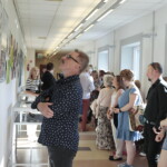 22.06.2022. Kielce. Wernisaż wystawy „Wiesław Myśliwski jubileuszowo" i spotkanie z prof. Stanisławem Bajem. / Fot. Jarosław Kubalski - Radio Kielce