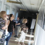 22.06.2022. Kielce. Wernisaż wystawy „Wiesław Myśliwski jubileuszowo" i spotkanie z prof. Stanisławem Bajem. / Fot. Jarosław Kubalski - Radio Kielce