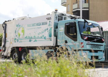 02.06.2022. Kielce. Test elektrycznej śmieciarki / Fot. Wiktor Taszłow / Radio Kielce