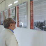 22.06.2022. Kielce. Wernisaż wystawy „Wiesław Myśliwski jubileuszowo" i spotkanie z prof. Stanisławem Bajem. / Fot. Jarosław Kubalski - Radio Kielce