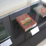 22.06.2022. Kielce. Wernisaż wystawy „Wiesław Myśliwski jubileuszowo" i spotkanie z prof. Stanisławem Bajem. / Fot. Jarosław Kubalski - Radio Kielce