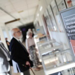 22.06.2022. Kielce. Wernisaż wystawy „Wiesław Myśliwski jubileuszowo" i spotkanie z prof. Stanisławem Bajem. / Fot. Jarosław Kubalski - Radio Kielce