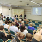 22.06.2022. Kielce. Wernisaż wystawy „Wiesław Myśliwski jubileuszowo" i spotkanie z prof. Stanisławem Bajem. / Fot. Jarosław Kubalski - Radio Kielce