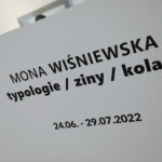 24.06.2022. Kielce. BWA. Wystawa "Mona Wiśniewska TYPOLOGIE / ZINY / KOLAŻE" / Fot. Wiktor Taszłow - Radio Kielce