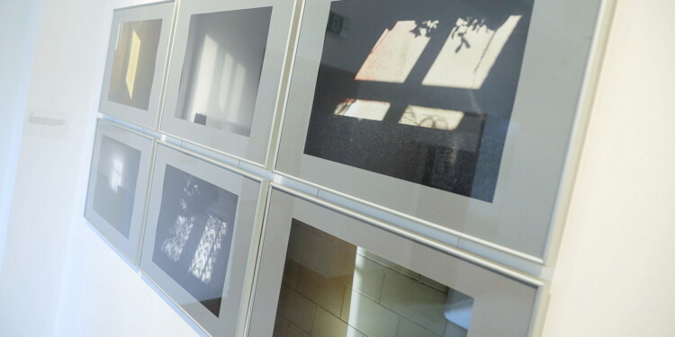 24.06.2022. Kielce. BWA. Wystawa "Mona Wiśniewska TYPOLOGIE / ZINY / KOLAŻE" / Fot. Wiktor Taszłow - Radio Kielce