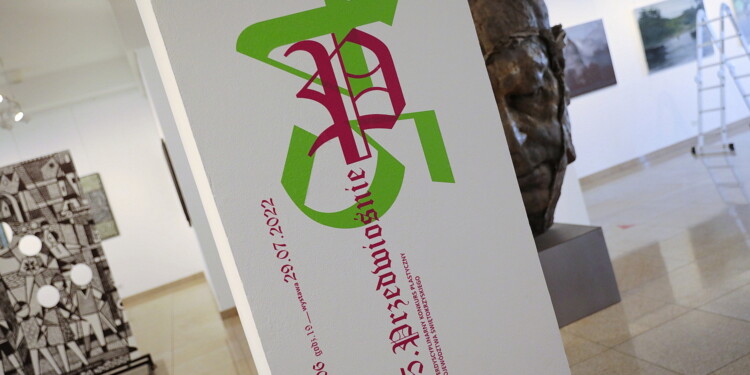 24.06.2022. Kielce. BWA. Wystawa "Przedwiośnie 45" / Fot. Wiktor Taszłow - Radio Kielce