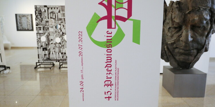 24.06.2022. Kielce. BWA. Wystawa "Przedwiośnie 45" / Fot. Wiktor Taszłow - Radio Kielce