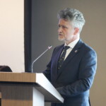 Honorowe tytuły dla biskupa Mariana Florczyka i Józefy Buckiej - Radio Kielce 24.06.2022. Kielce. Sesja Rady Powiatu w Kielcach. Na zdjęciu: Krzysztof Słoń - senator / Fot. Wiktor Taszłow - Radio Kielce