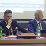 Honorowe tytuły dla biskupa Mariana Florczyka i Józefy Buckiej - Radio Kielce 24.06.2022. Kielce. Sesja Rady Powiatu w Kielcach. Na zdjęciu (od lewej): Kamil Piasecki - wiceprzewodniczący rady, Jacek Kuzia - przewodniczący rady/ Fot. Wiktor Taszłow - Radio Kielce