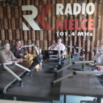 24.06.2022. Sportowa Debata Radia Kielce. Na zdjęciu (od lewej): Paweł Kotwica - dziennikarz sportowy, Jarosław Karyś - przewodniczący rady miasta, Marek Cender - Radio Kielce, Anna Kibortt - wiceprzewodnicząca rady miasta / Fot. Wiktor Taszłow - Radio Kielce