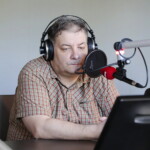 24.06.2022. Sportowa Debata Radia Kielce. Na zdjęciu: Paweł Kotwica - dziennikarz sportowy / Fot. Wiktor Taszłow - Radio Kielce