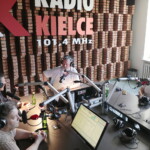 24.06.2022. Sportowa Debata Radia Kielce. Na zdjęciu (od lewej): Jarosław Karyś - przewodniczący rady miasta, Paweł Kotwica - dziennikarz sportowy, Marek Cender - Radio Kielce, Anna Kibortt - wiceprzewodnicząca rady miasta / Fot. Wiktor Taszłow - Radio Kielce