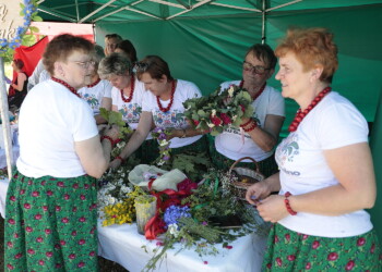 Tokarnia. Ogólnopolski Festiwal Kultury Ludowej „Jawor u źródeł kultury”. Stoiska / Fot. Wiktor Taszłow - Radio Kielce