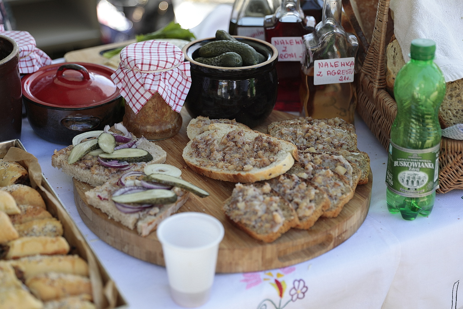 Tokarnia. Ogólnopolski Festiwal Kultury Ludowej „Jawor u źródeł kultury”. Stoiska / Fot. Wiktor Taszłow – Radio Kielce