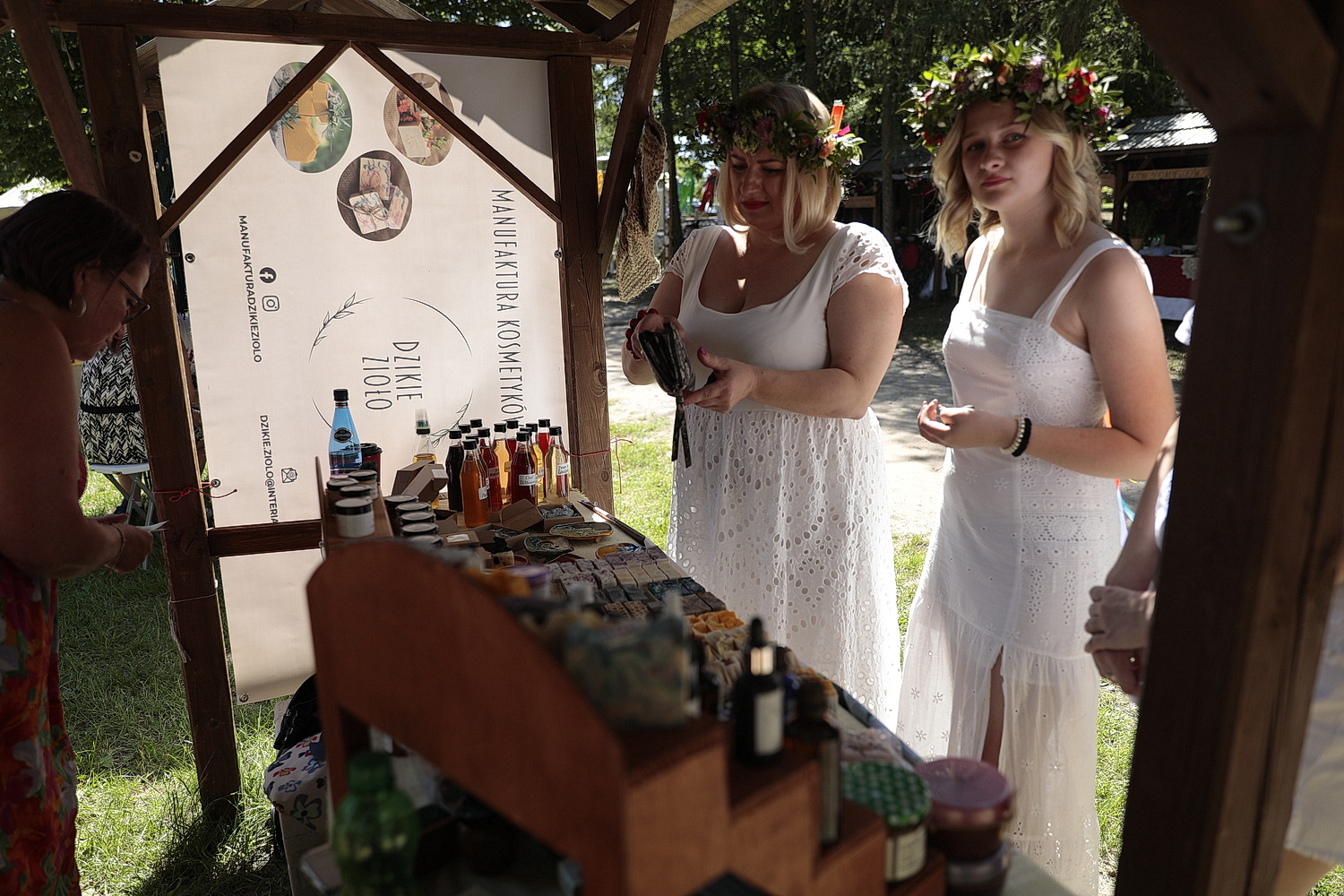 Tokarnia. Ogólnopolski Festiwal Kultury Ludowej „Jawor u źródeł kultury”. Stoiska / Fot. Wiktor Taszłow – Radio Kielce