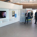 27.06.2022. Kielce. Prezentacja spotu poruszającego tematykę handlu ludźmi. Na zdjęciu (od lewej): Zbigniew Koniusz - wojewoda świętokrzyski, Katarzyna Banasik - prezes stowarzyszenia PASSA, nadinsp. Jarosław Kaleta - komendant wojewódzki policji w Kielcach i nadkom. Kamil Tokarski - rzecznik komendanta wojewódzkiego policji w Kielcach / Fot. Wiktor Taszłow - Radio Kielce